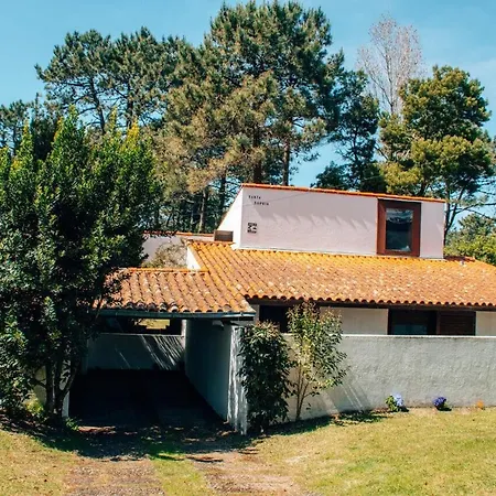 Casa Com 4 Quartos E Jardim Espacoso - Santa Sofia Villa *